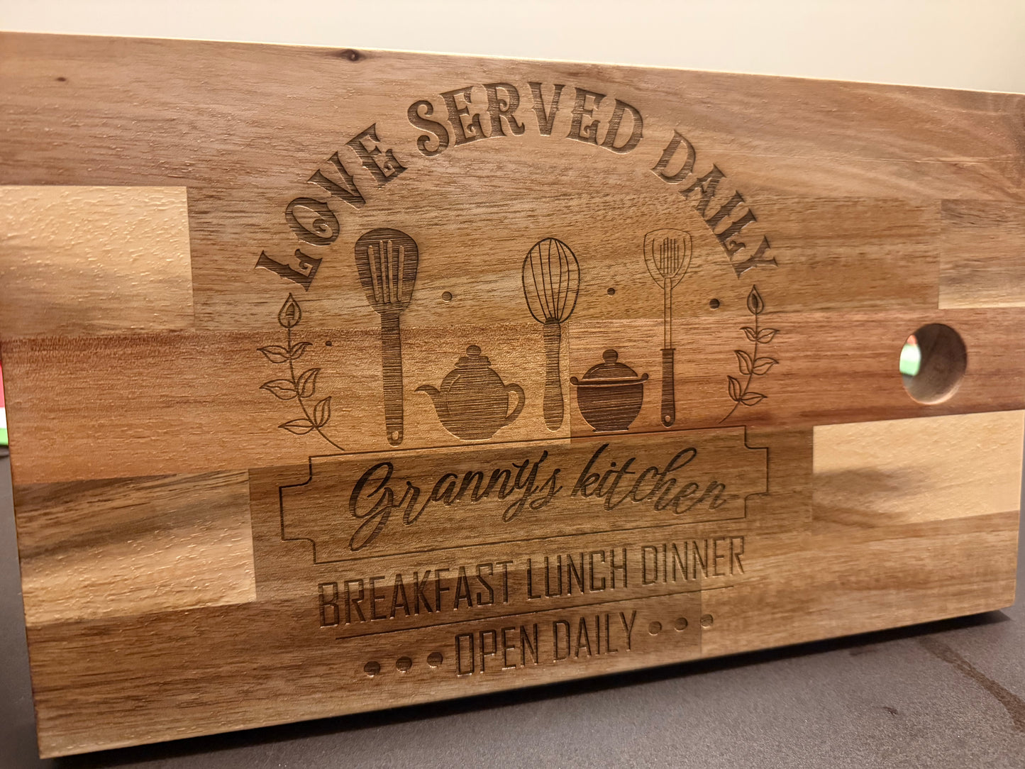 Cheeseboard with custom engraving 35x20cm